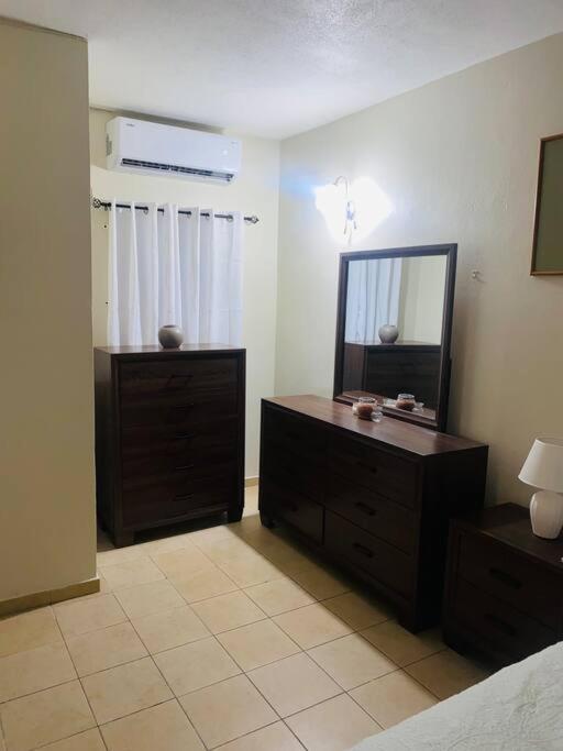Club Caribbean Apartments Runaway Bay Exterior foto