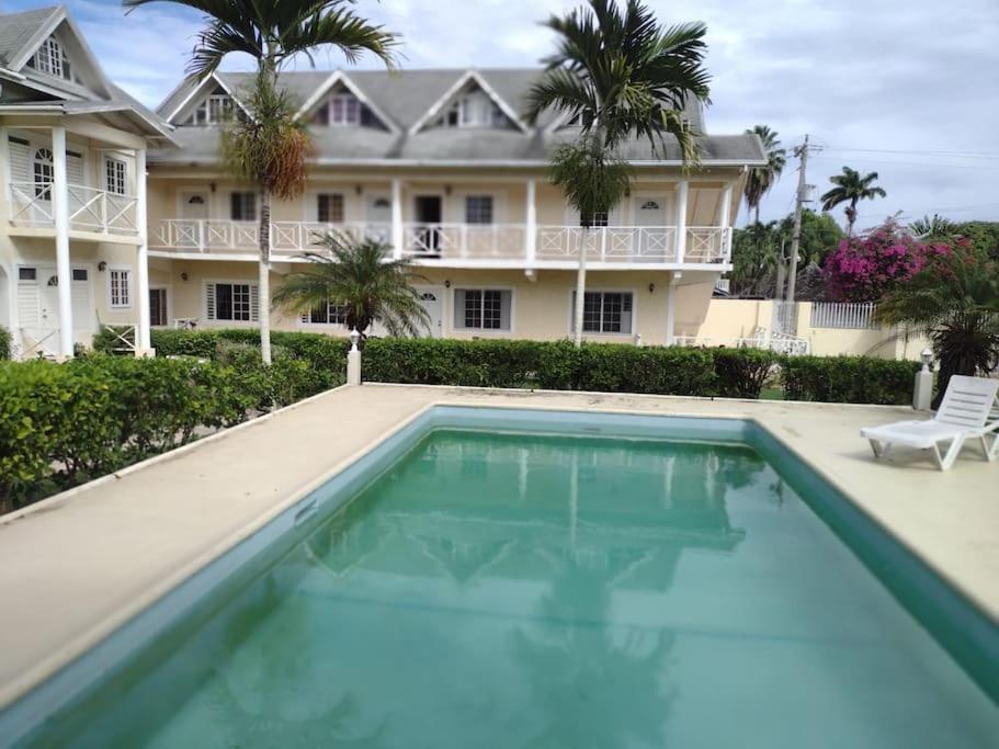 Club Caribbean Apartments Runaway Bay Exterior foto